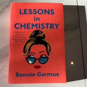 Lessons in Chemistry by Bonnie Garmus Book